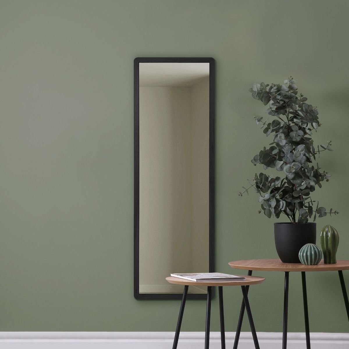 The Naturalis - Solid Black Oak Rounded Corner Leaner / Wall