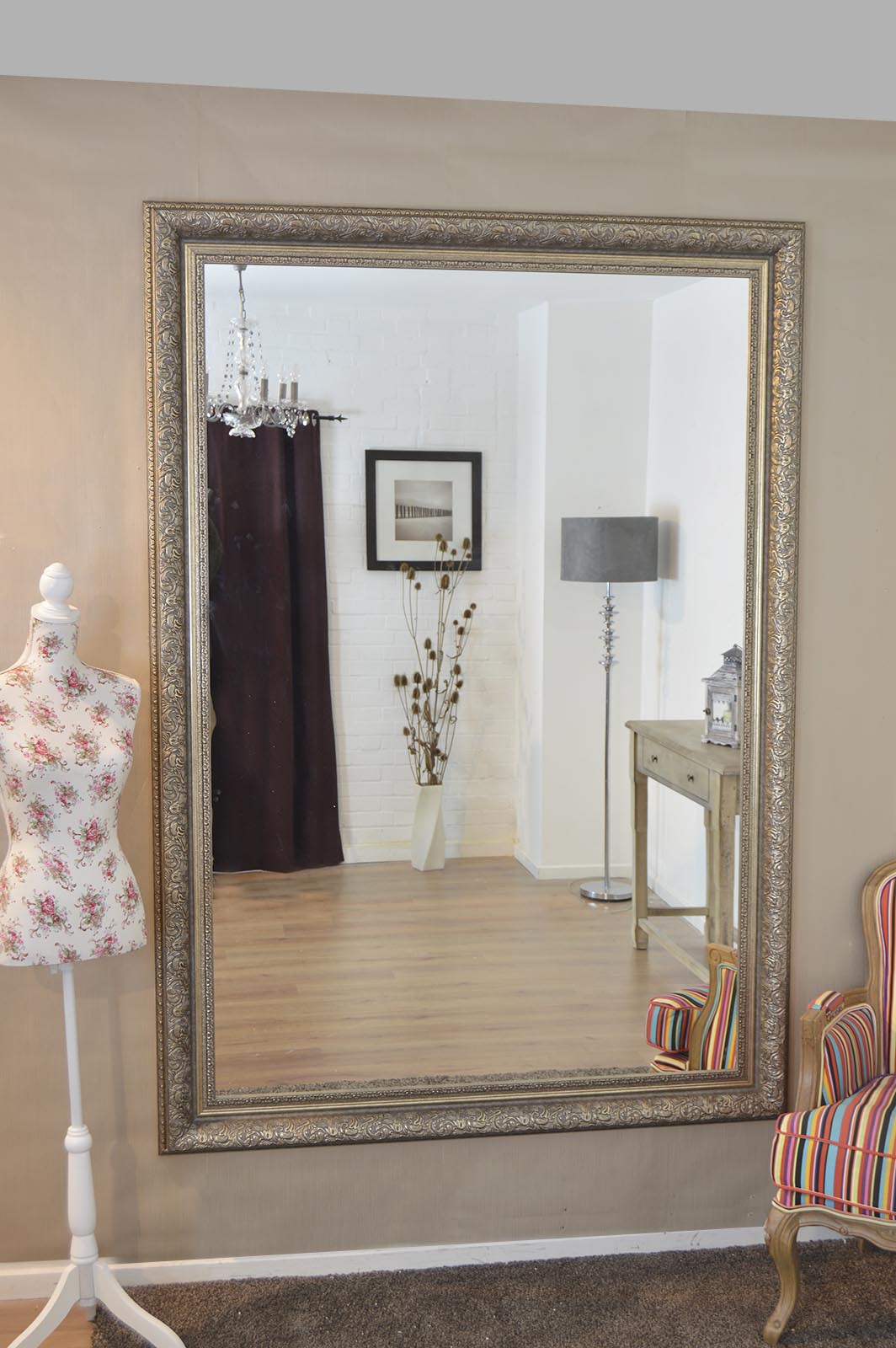 Large Wall Mirrors Decorative: Reflections Of Style And Beauty
